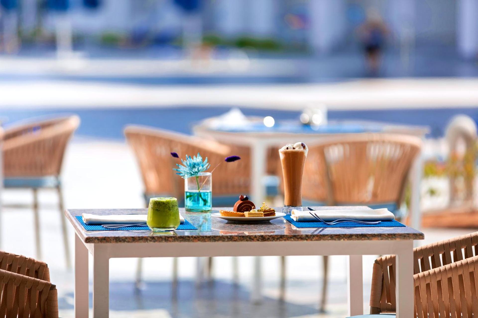 Pickalbatros Blu Spa Resort - Adults Friendly 16 Years Plus- Ultra All-Inclusive Хургада Екстер'єр фото A table at a restaurant